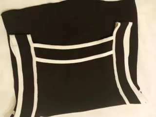 Top de punto negro y blanco