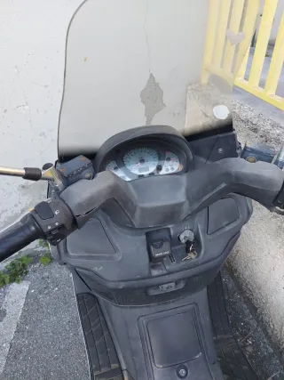 Scooter grigio burgman 250CC Suzuki