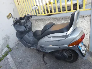Scooter grigio burgman 250CC Suzuki