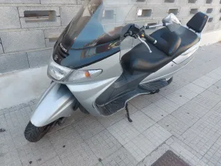 Scooter grigio burgman 250CC Suzuki