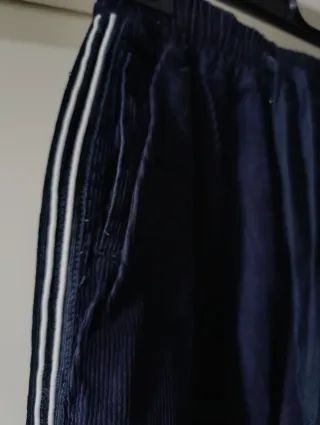 Pantalón de pana azul con cordón