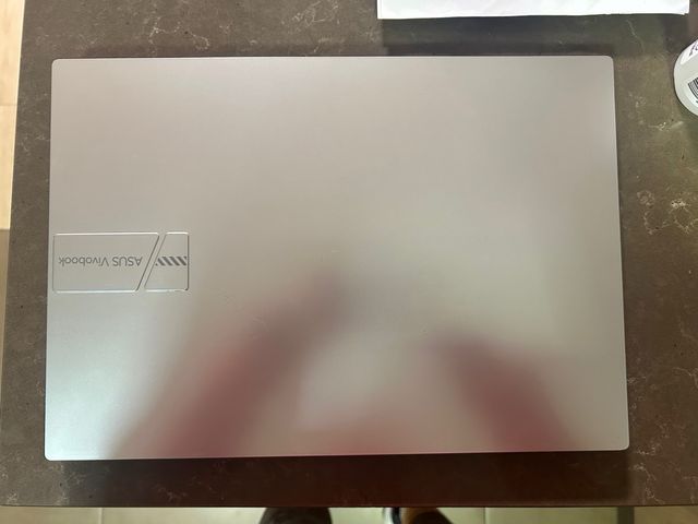 Portátil Asus Vivobook Plata Intel Core i5. 16’