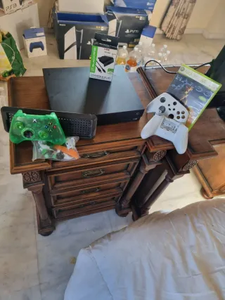 Xbox One X Negra + Mando Series x y Accesorios