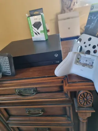 Xbox One X Negra + Mando Series x y Accesorios