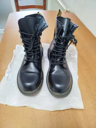 Botas tipo Martens Negras Talla 39