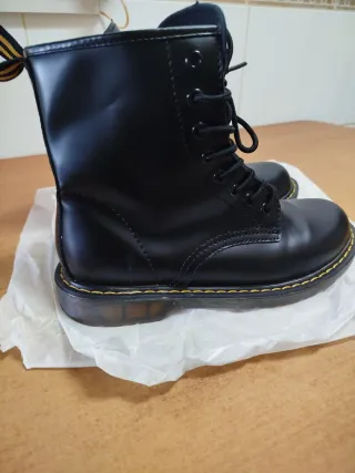 Botas tipo Martens Negras Talla 39