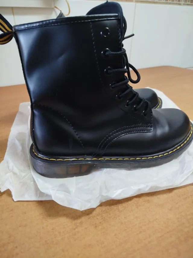 Botas tipo Martens Negras Talla 39