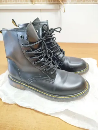 Botas tipo Martens Negras Talla 39