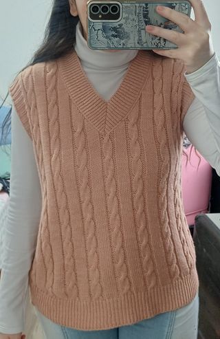 Chaleco punto rosa cuello V talla L