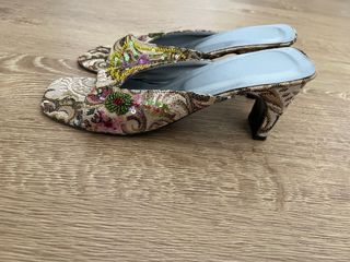 Sandalias de brocado talla 39