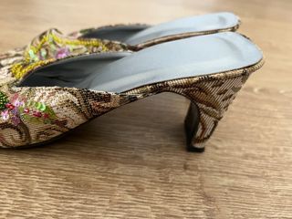 Sandalias de brocado talla 39