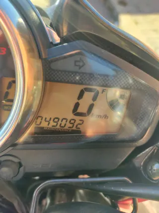 Moto Suzuki Roja y Negra 250cc