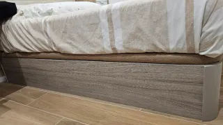 OPORTUNIDAD Canapé, cabecero y mesitas de noche.