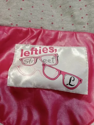 Cazadora rosa con capucha