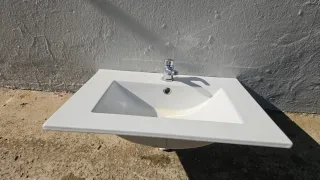 Lavabo de cerámica blanco
