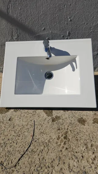 Lavabo de cerámica blanco