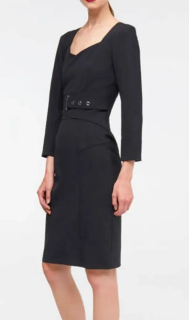 Vestido negro con cinturón