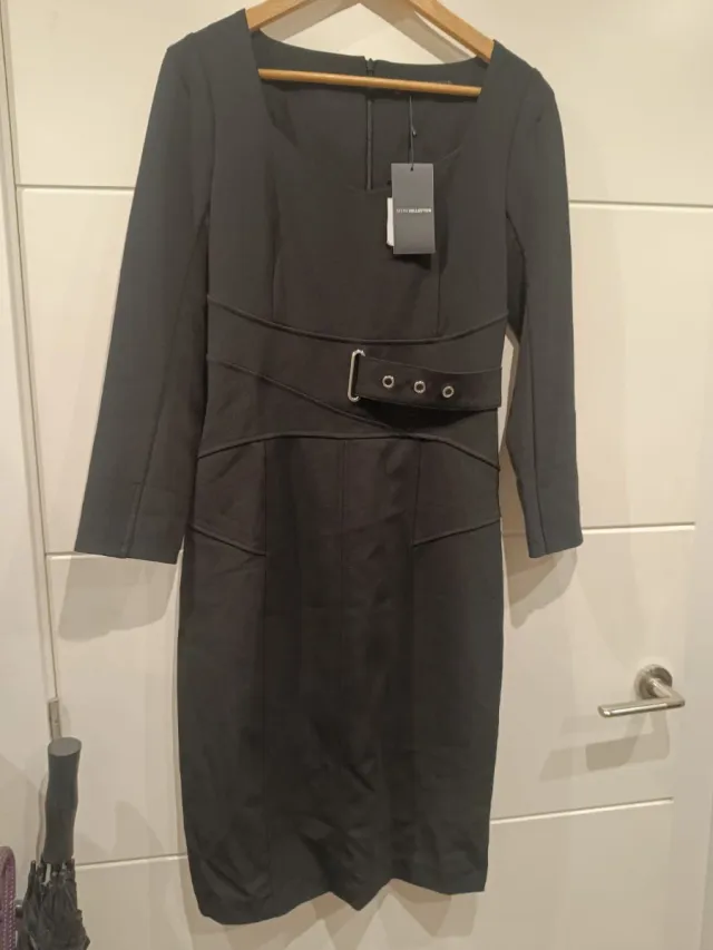 Vestido negro con cinturón