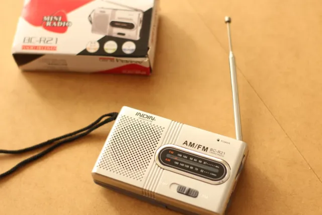 Radio Mini BC-R21 AM/FM.