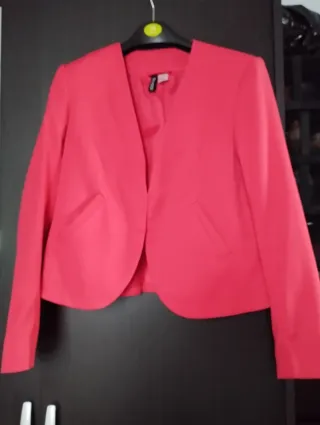 Americana roja corta mujer