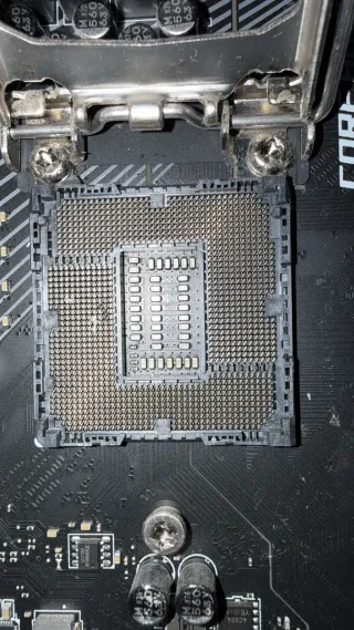 Caja pc, placa base y refrigeración liquida