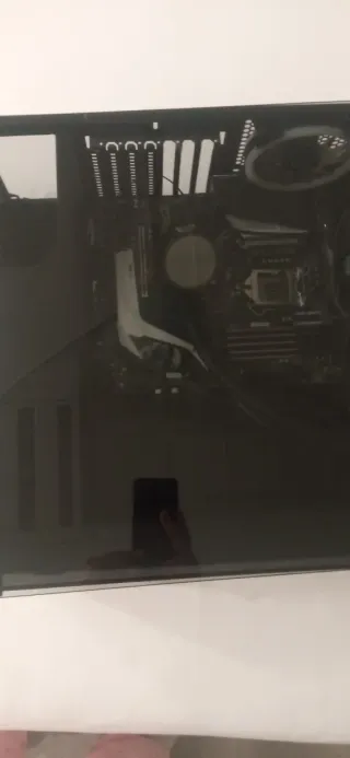 Caja pc, placa base y refrigeración liquida