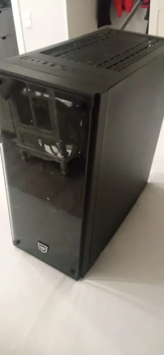 Caja pc, placa base y refrigeración liquida