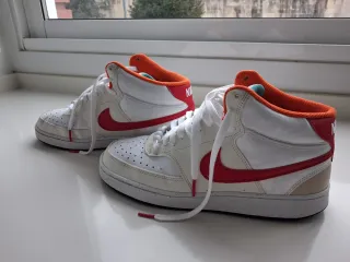 Zapatillas Nike Blancas y Rojas