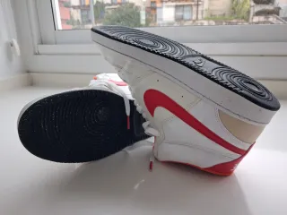Zapatillas Nike Blancas y Rojas