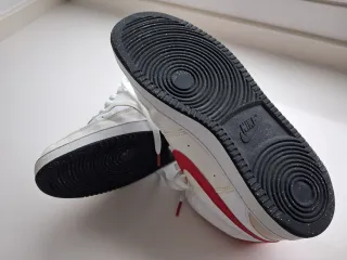 Zapatillas Nike Blancas y Rojas