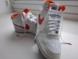 Zapatillas Nike Blancas y Rojas