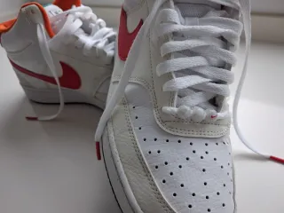 Zapatillas Nike Blancas y Rojas