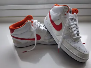 Zapatillas Nike Blancas y Rojas