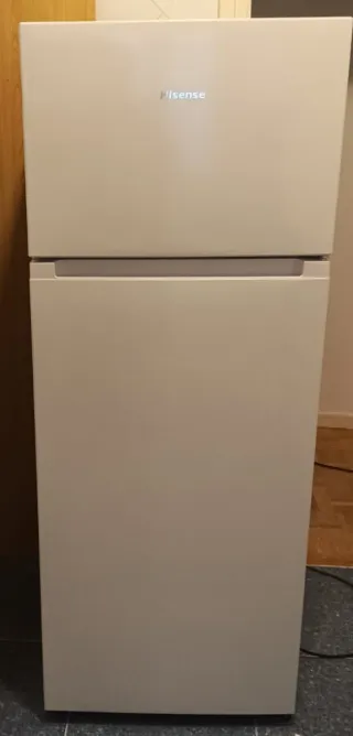 Nevera Hisense con congelador