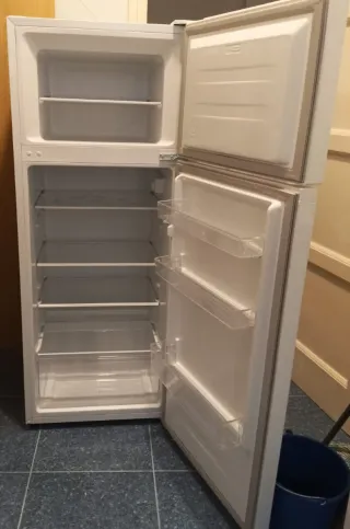 Nevera Hisense con congelador