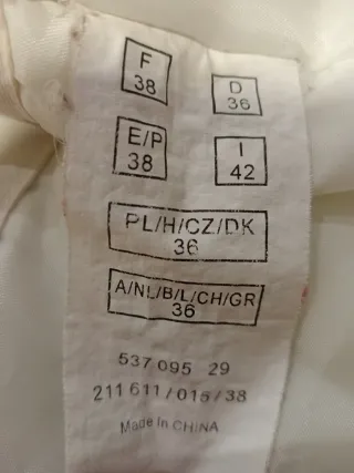 Cazadora gris y blanca