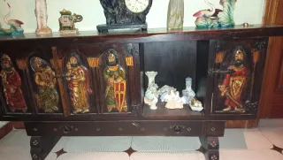 Silla de madera tallada antigua