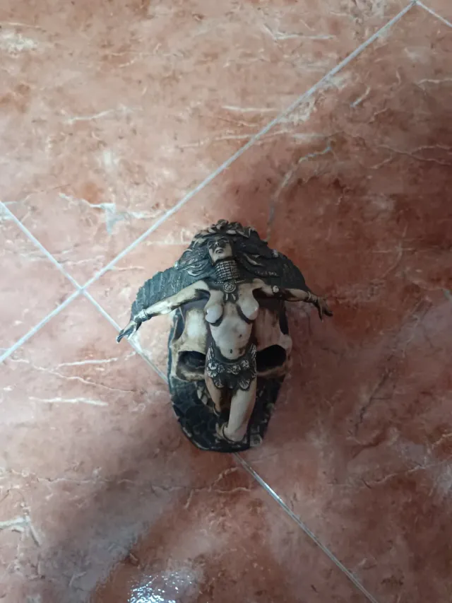 Figura Calavera con Mujer