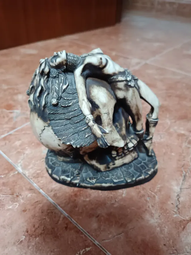 Figura Calavera con Mujer