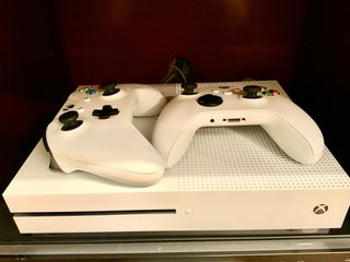 Xbox One S Blanca 1 Tb + 2 Mandos Originales