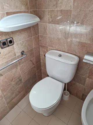 Inodoro y bidé de cerámica