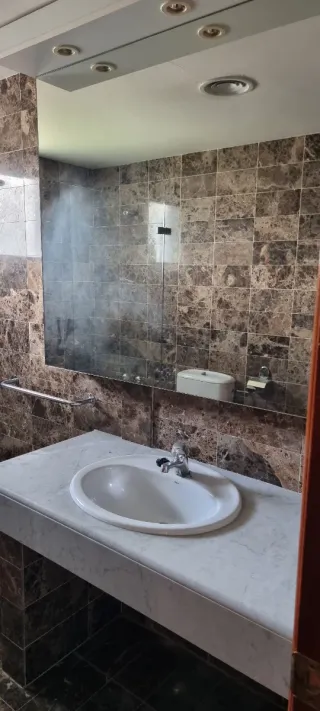 Inodoro y bidé de cerámica