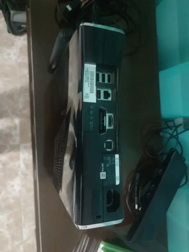 Xbox 360 Slim 250GB + Kinect + 10 juegos.