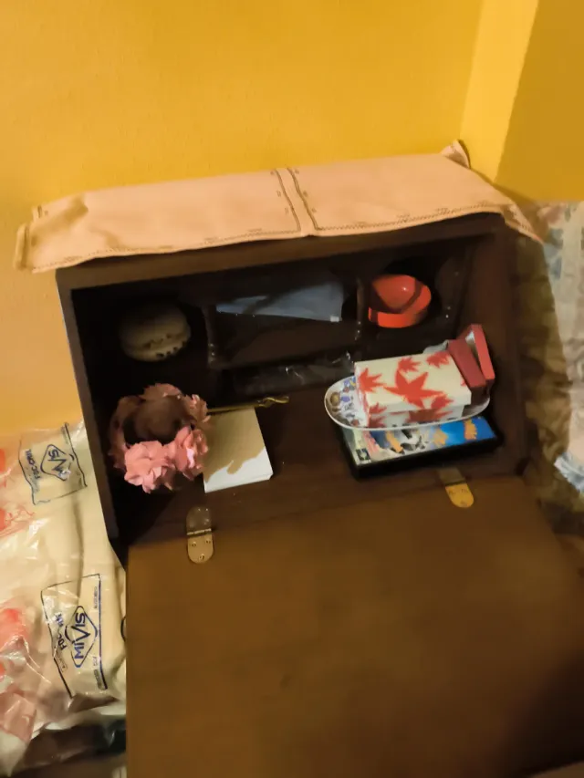 Mueble joyero marrón