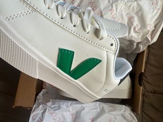 Zapatillas Veja Blancas y Verdes Mujer Nuevas