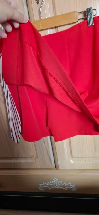 Falda pantalón roja con lazada