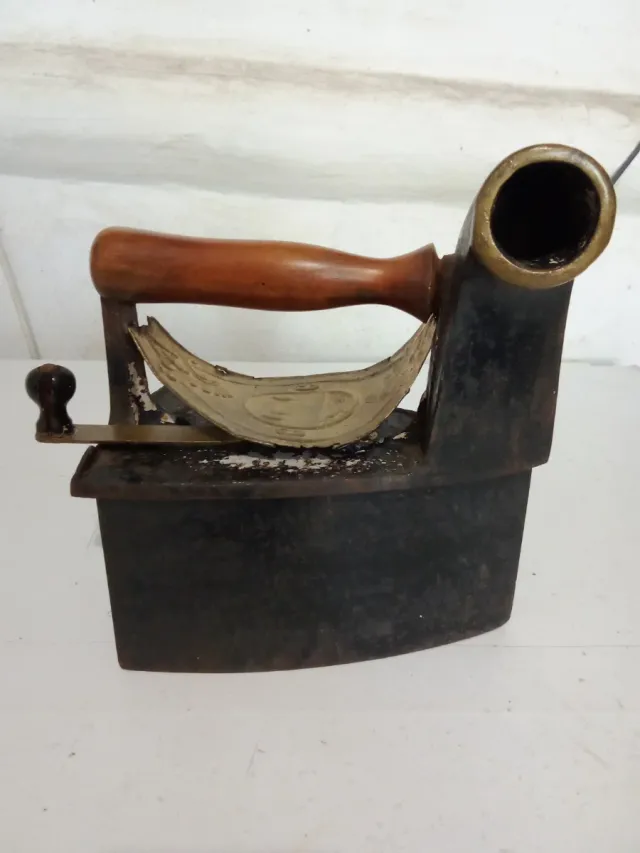 Plancha antigua de hierro