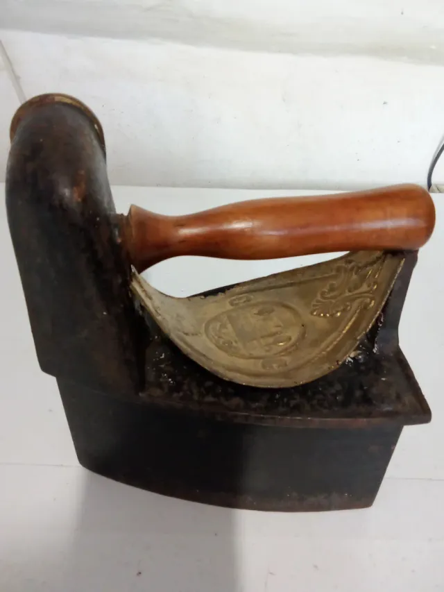 Plancha antigua de hierro