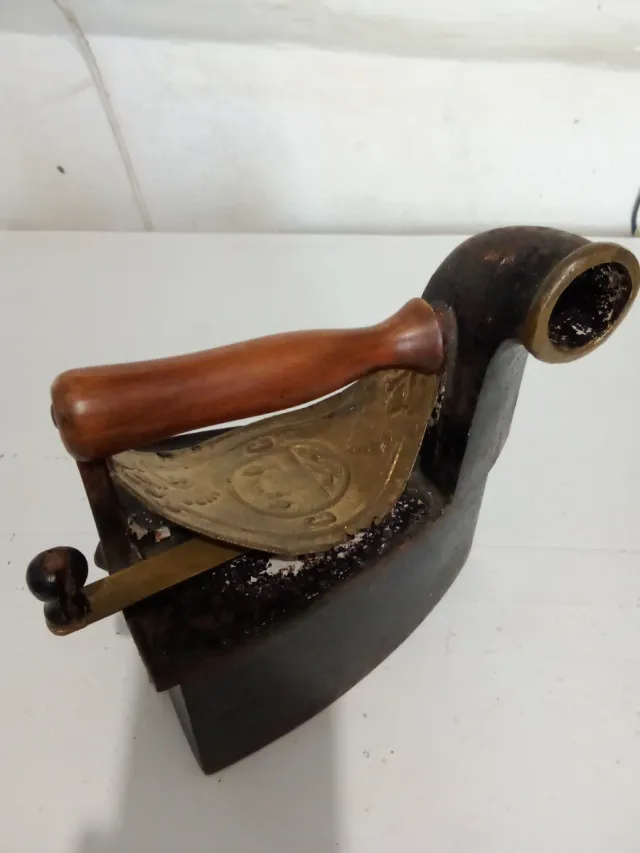 Plancha antigua de hierro