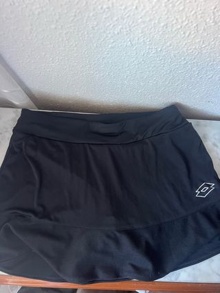 Falda deportiva Lotto negra